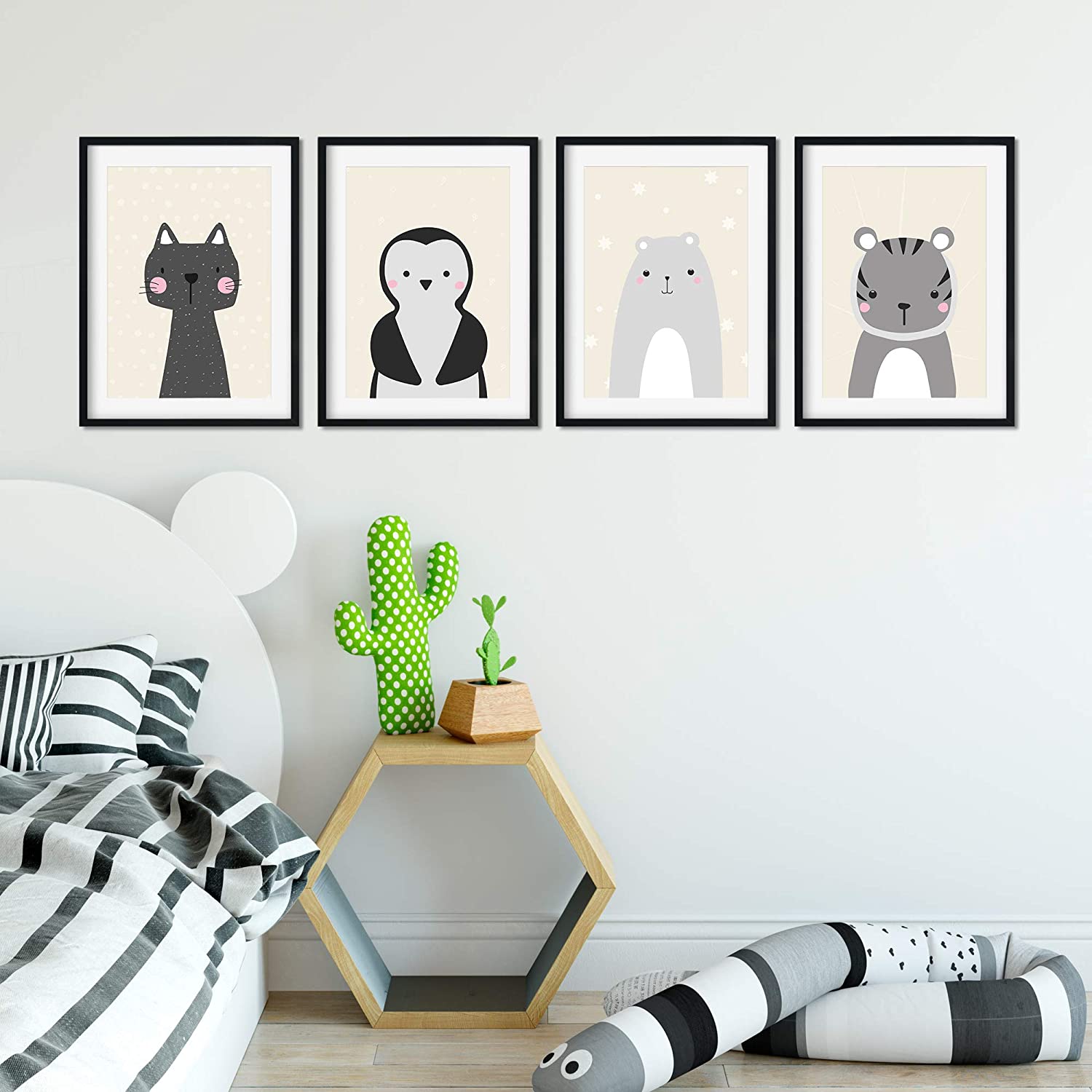 Golden Posters Poster Kinderzimmer 4er Set für Mädchen und Junge – Katze, Bär, Tiger, Pinguin – Sand (DIN A4)