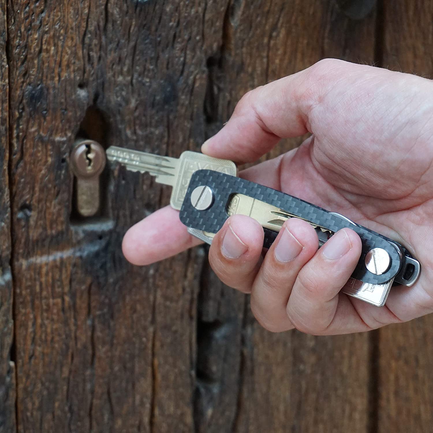 OMEGA-TOOL - Key Organizer aus Carbon - mit GRATIS Flaschenöffner - in edler Geschenkbox - perfekt geeignet für den organisierten Mann